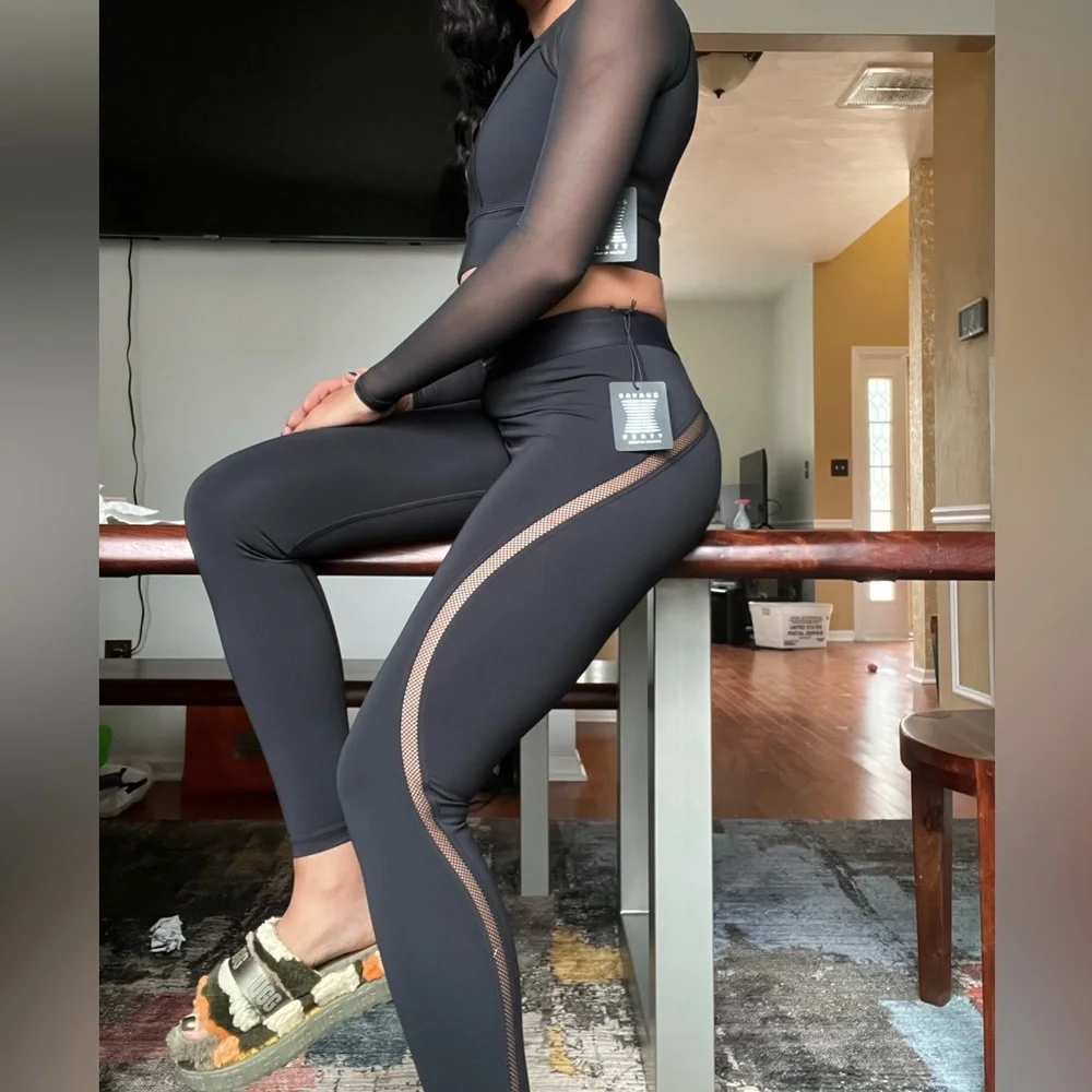 Savage X Fenty Black Caviar Flow High-Waist Trimmed Legging & Zip-Up Crop Jacket - Picture 2 of 16